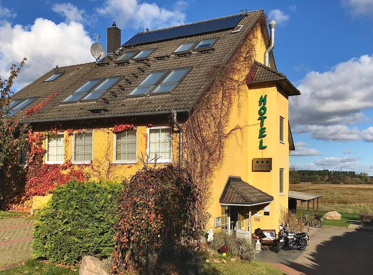 Hotel am Müritz-Nationalpark Waren  Exterior foto